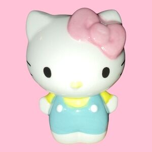 Hello Kitty Ceramic Salt & Pepper Shaker Set